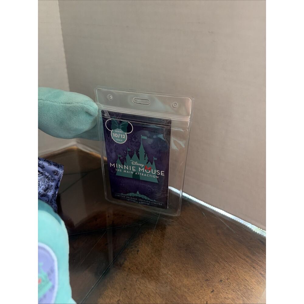 Minnie Mouse Main Attraction Haunted Mansion Plush 10/12 2020 w/ Tags - Picture 3 of 16